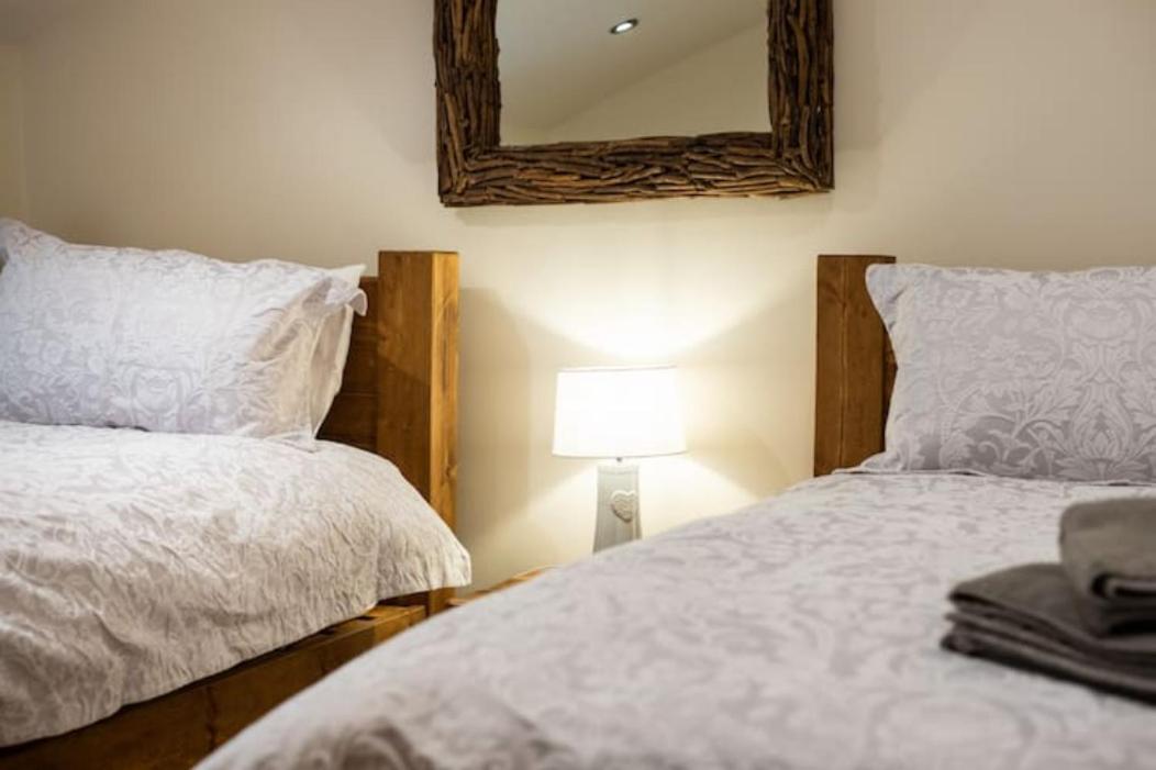 5 Star Cottage On The Green With Log Burner - Dog Friendly أوستويك المظهر الخارجي الصورة